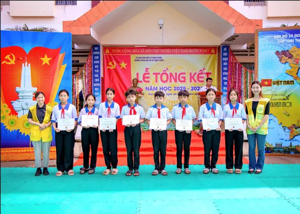 CapitaLand Development trao tặng dụng cụ học tập cho hơn 2.000 học sinh tại năm điểm trường khắp Việt Nam, trong khu&ocirc;n khổ Chương tr&igrave;nh Trường học CapitaLand Hy vọng