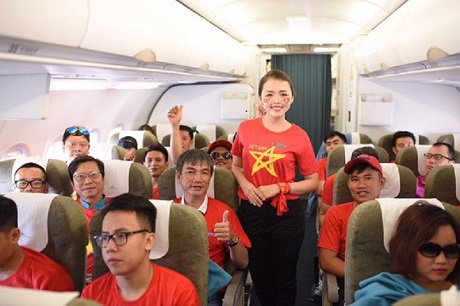 Cổ động viên được bay cùng đội tuyển Việt Nam từ Philippines về nước