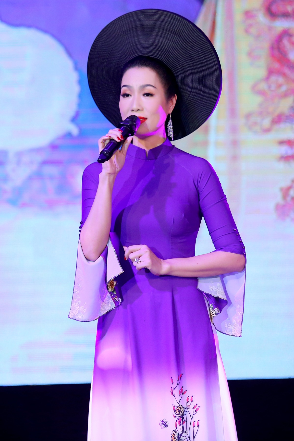 Trịnh Kim Chi lần thứ 2 tham gia chương trình Bức Tường Nghệ Sĩ ý nghĩa
