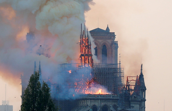 Điều tra ban đầu: Lửa gây cháy nhà thờ Đức Bà Paris bắt đầu từ nóc