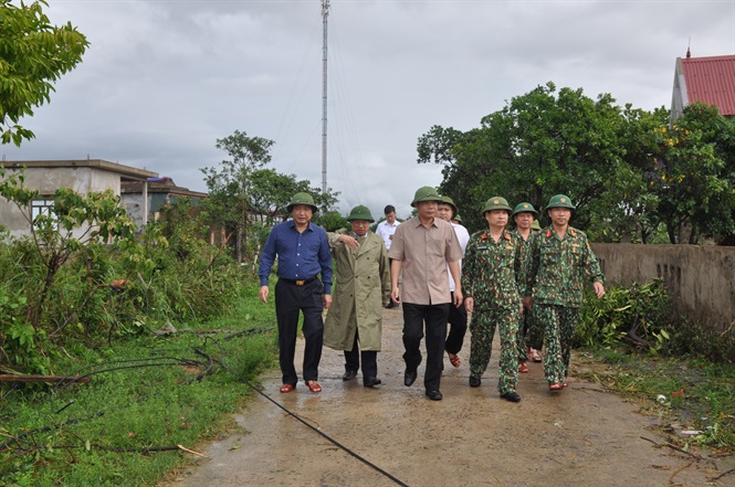 Bộ trưởng Nguyễn Xuân Cường chỉ đạo khắc phục thiệt hại do lốc xoáy
