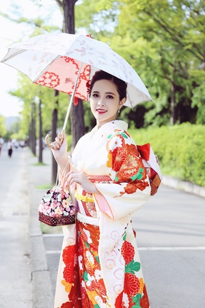 Hoa hậu Đại sứ Du lịch châu Á Bảo Tuyền diện kimono quảng bá du lịch Nhật Bản