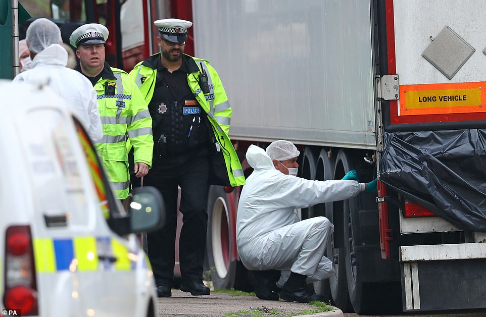 39 người chết trong xe ở Anh: Hơn 500 bằng chứng để xác định danh tính nạn nhân