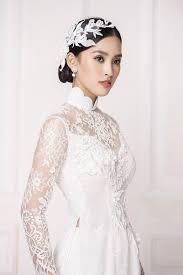 Hoa hậu Tiểu Vy e ấp hóa cô dâu trong BST mới nhất của NTK Ngô Nhật Huy