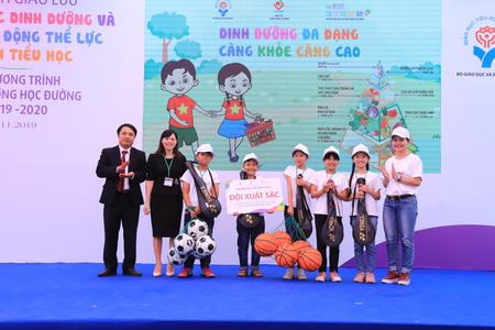 “Cùng Nestlé cho trẻ vui khỏe hơn” cam kết giúp hàng triệu trẻ em Việt Nam có một cuộc sống khỏe mạnh hơn