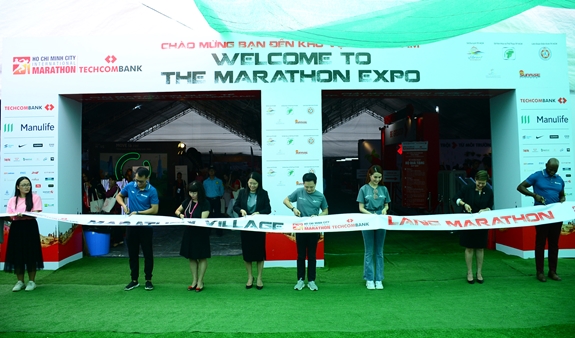 Giải Marathon Quốc tế Thành phố Hồ Chí Minh Techcombank 2019 KHAI MẠC LÀNG MARATHON