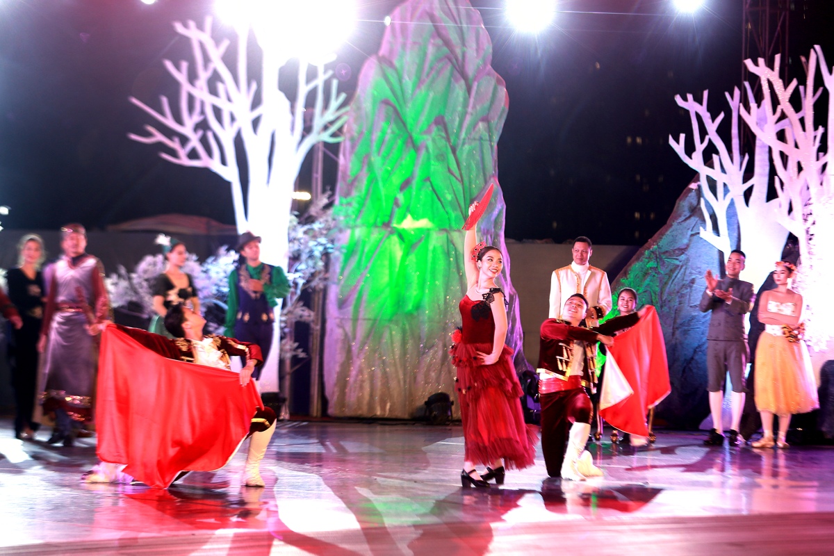 Siêu phẩm Ballet Hồ Thiên Nga gây xúc động giữa mùa đông Hà Nội