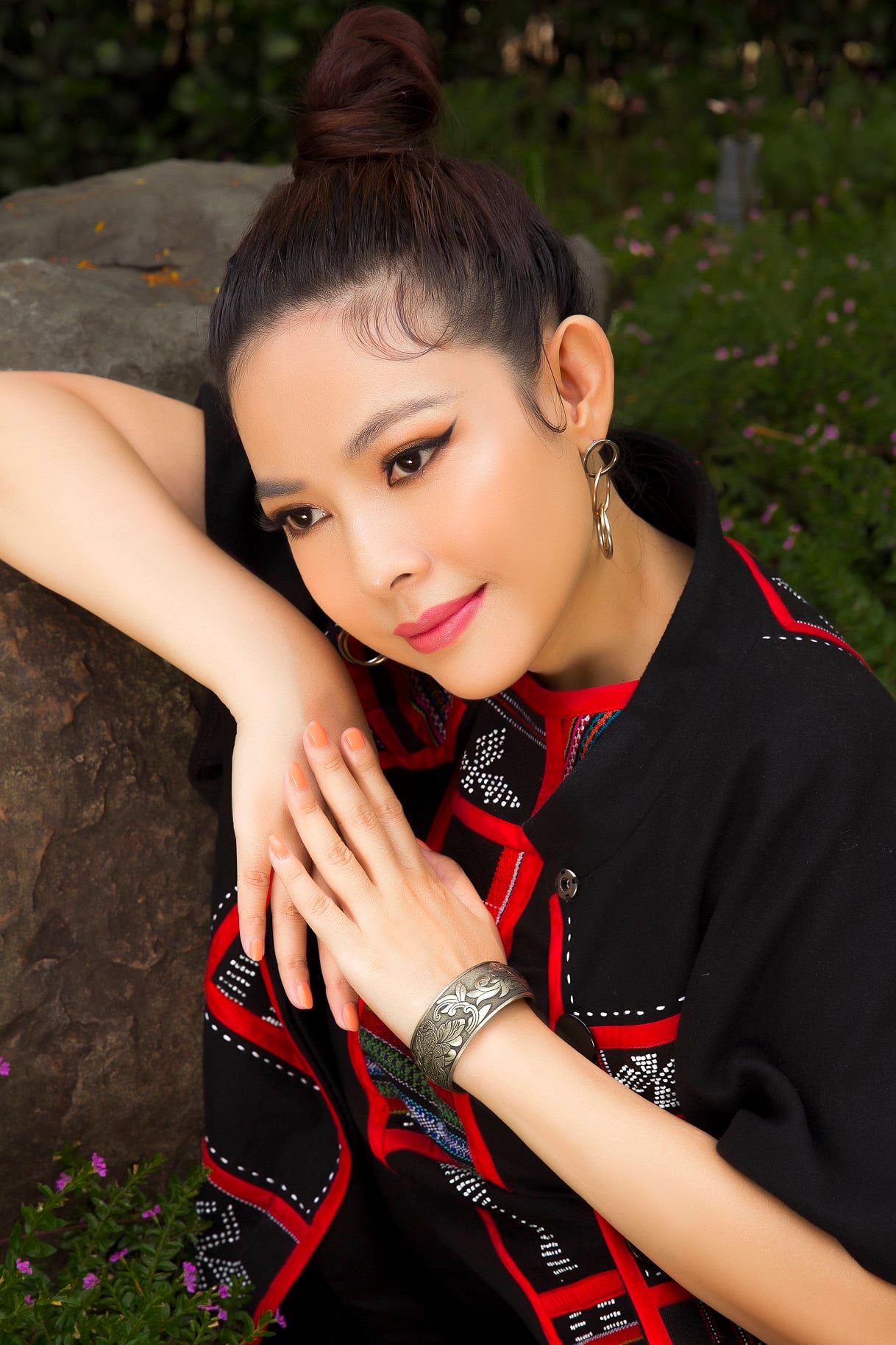 Diễn viên Kim Thanh Thảo đẹp nền nã, quảng bá cho Lễ hội văn hóa thổ cẩm Việt Nam