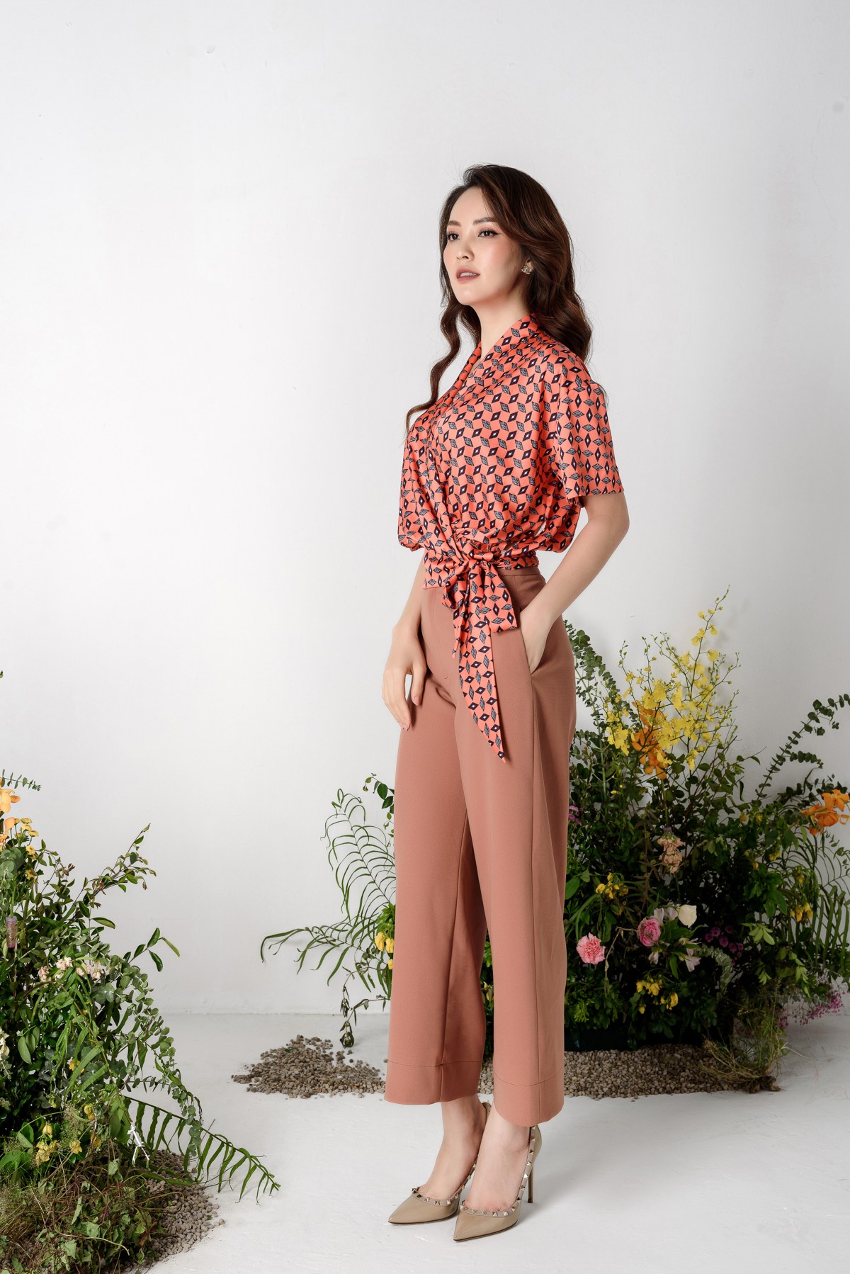 Á hậu Thụy Vân thanh lịch cùng Bộ sưu tập mới Smooth Silk Fabric của NEVA