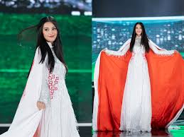 Tiểu Vy làm vedette cho BST áo dài của NTK Ngô Nhật Huy tại chung kết Hoa hậu Việt Nam 2020