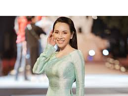 Hoa hậu Châu Ngọc Bích diện áo dài tham dự chương trình “Giao lưu văn hóa, nghệ thuật các nước ASEAN mở rộng