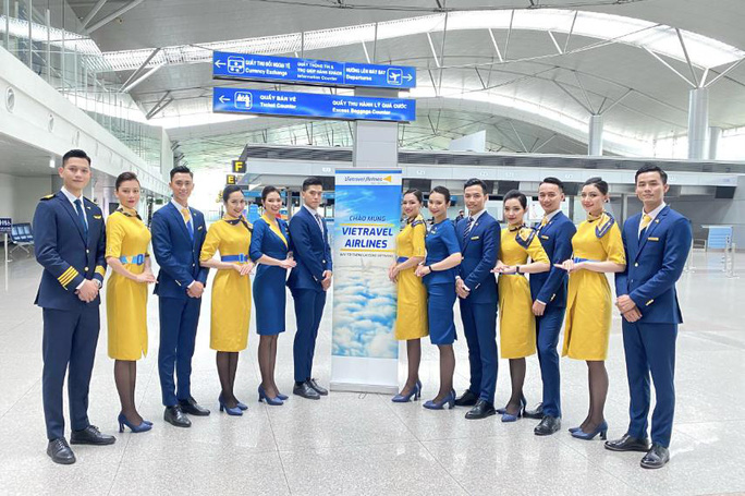 Cận cảnh máy bay đầu tiên và dàn tiếp viên của Vietravel Airlines ở sân bay Tân Sơn Nhất