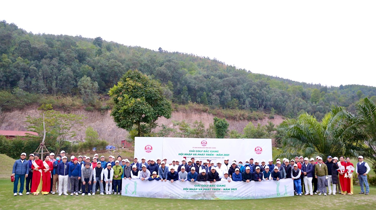 MC Hải Anh cùng golfer tại Bắc Giang giải Golf Hội nhập và phát triển 2021