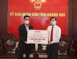 Quỹ Vì cộng đồng IPP của Tiên Nguyễn đã trao tặng 1 tỷ đồng mua vắc xin phòng, chống Covid-19 tại Khánh Hoà.