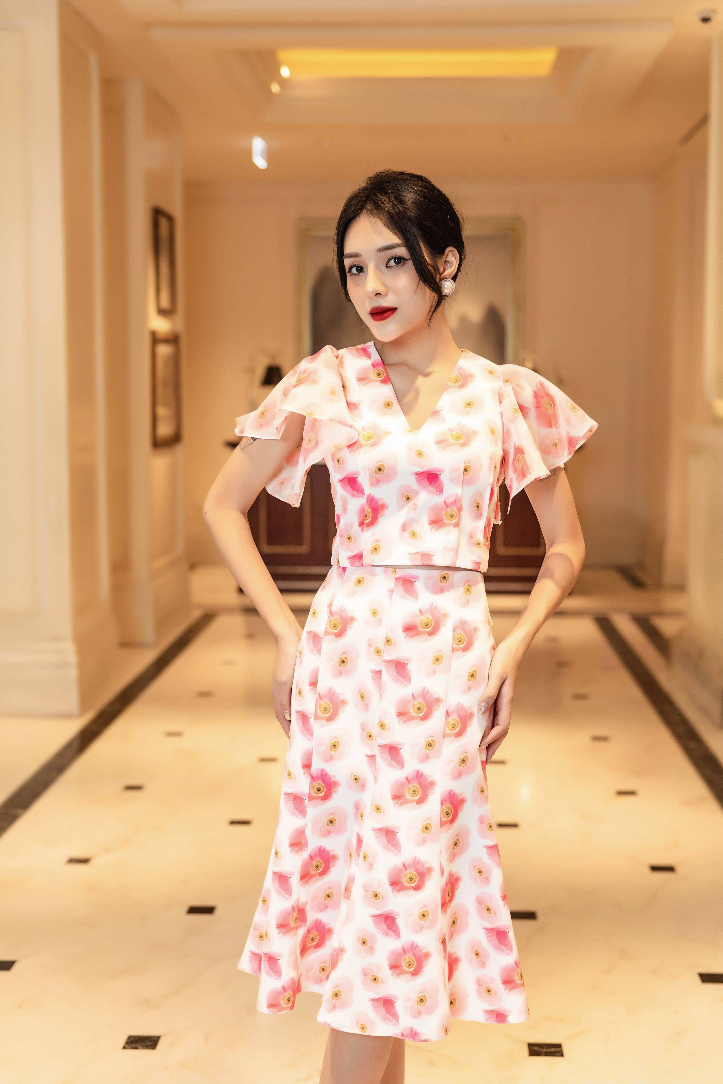 Mix match 4 set đồ sang chảnh nhưng không kém phần hack dáng trong BST NEVA x Fascinated Bloom