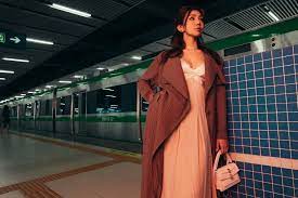 MC Hải Anh diện váy gợi cảm tại metro Cát Linh- Hà Đông