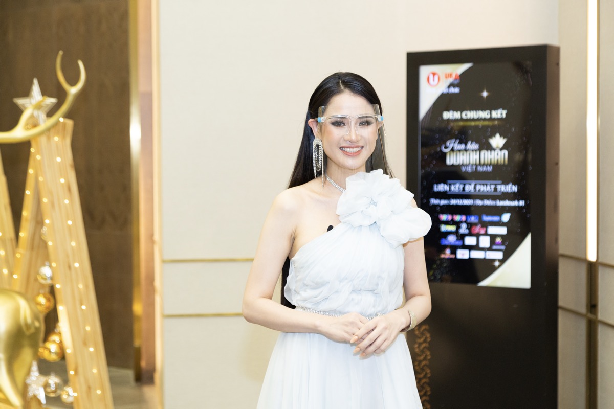 Tân Hoa hậu Doanh nhân Việt Nam cùng Miss NEVA chia sẻ về BST Queendom từ NEVA