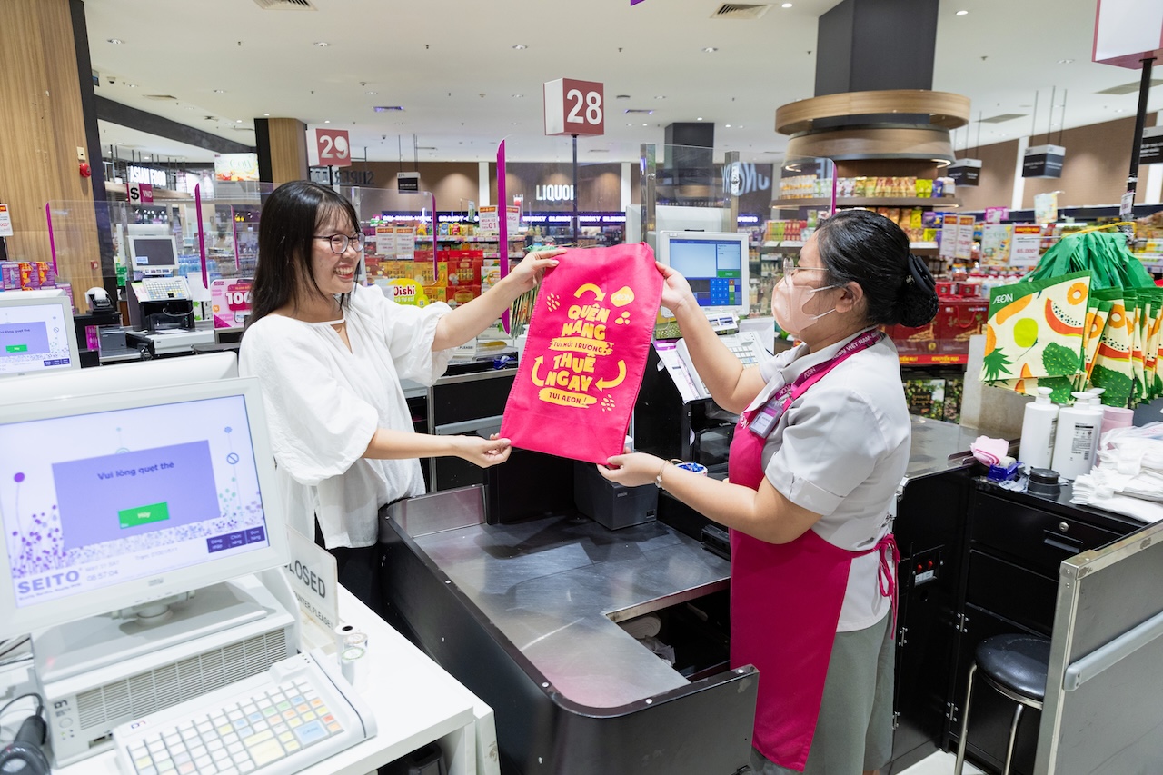 AEON GIẢM GẦN 10 TRIỆU GIAO DỊCH DÙNG TÚI NI-LÔNG TRONG 5 NĂM