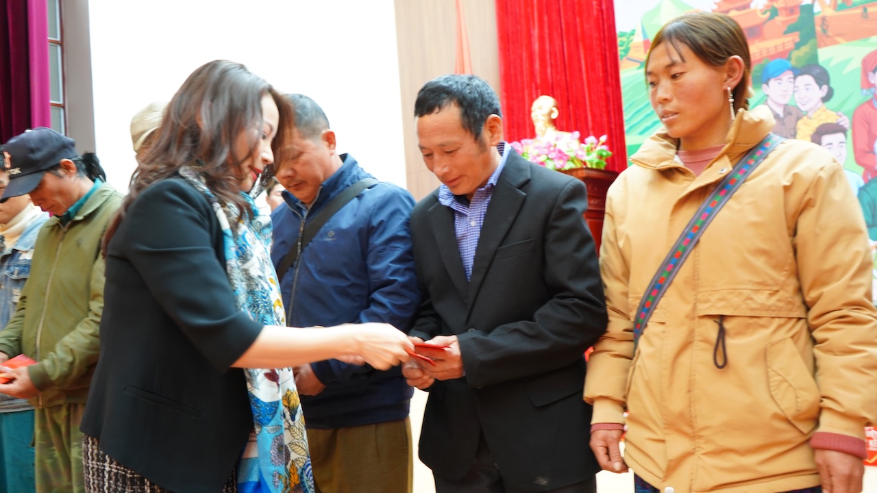 SABECO VÀ ỦY BAN MẶT TRẬN TỔ QUỐC VIỆT NAM CHUNG TAY TRAO 900 PHẦN QUÀ “CHUNG VỊ TẾT VIỆT” ĐẾN NGƯỜI DÂN 2 TỈNH LÀO CAI VÀ TUYÊN QUANG